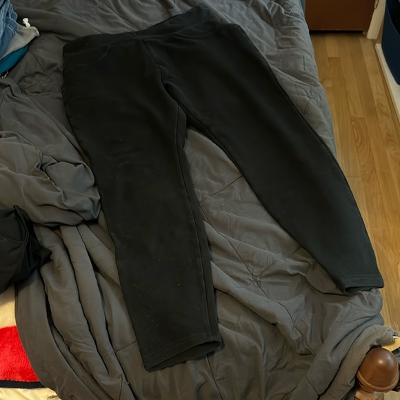 Black jean leggings.  Perfect shape - Picture 1 of 1